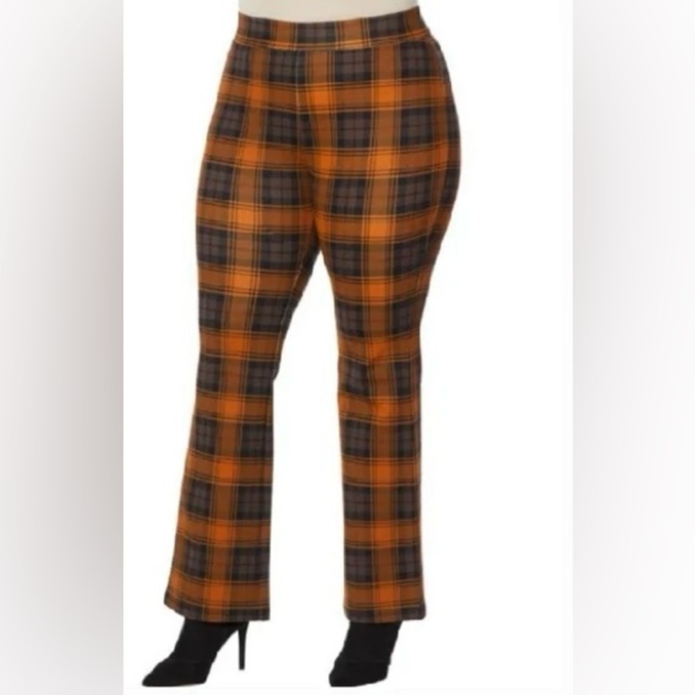 Imán size s flat front slight boot cut. New with tag 28 waist